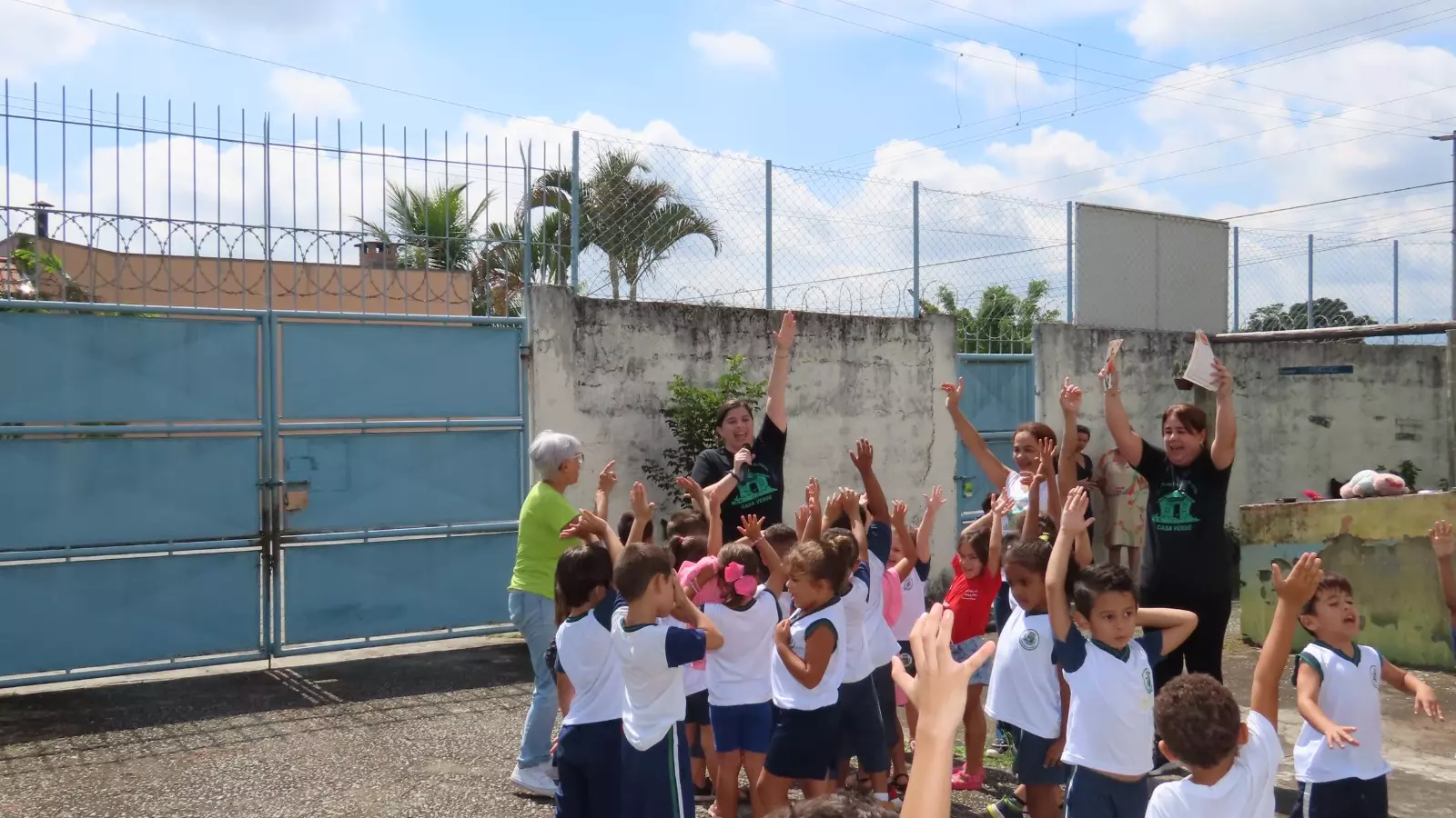 Pinda intensifica limpeza para combater dengue; escolas também orientam alunos